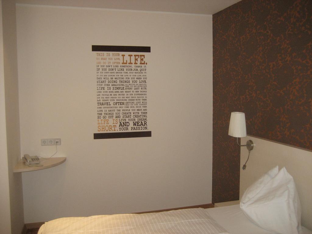 Stadthotel Guertler Амштеттен Экстерьер фото