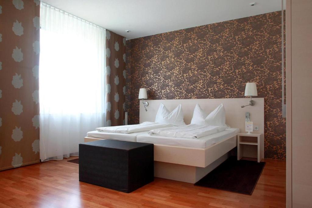 Stadthotel Guertler Амштеттен Экстерьер фото